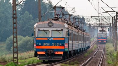 Два электропоезда ЭР9М на двухпутном перегоне