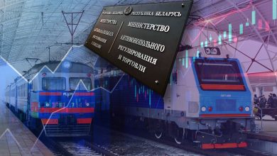 Коллаж: электропоезд, электровоз и табличка Министерства антимонопольного регулирования и торговли