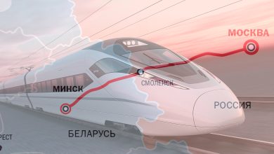 Высокоскоростной поезд на фоне карты с маршрутом Брест — Минск — Смоленск — Москва