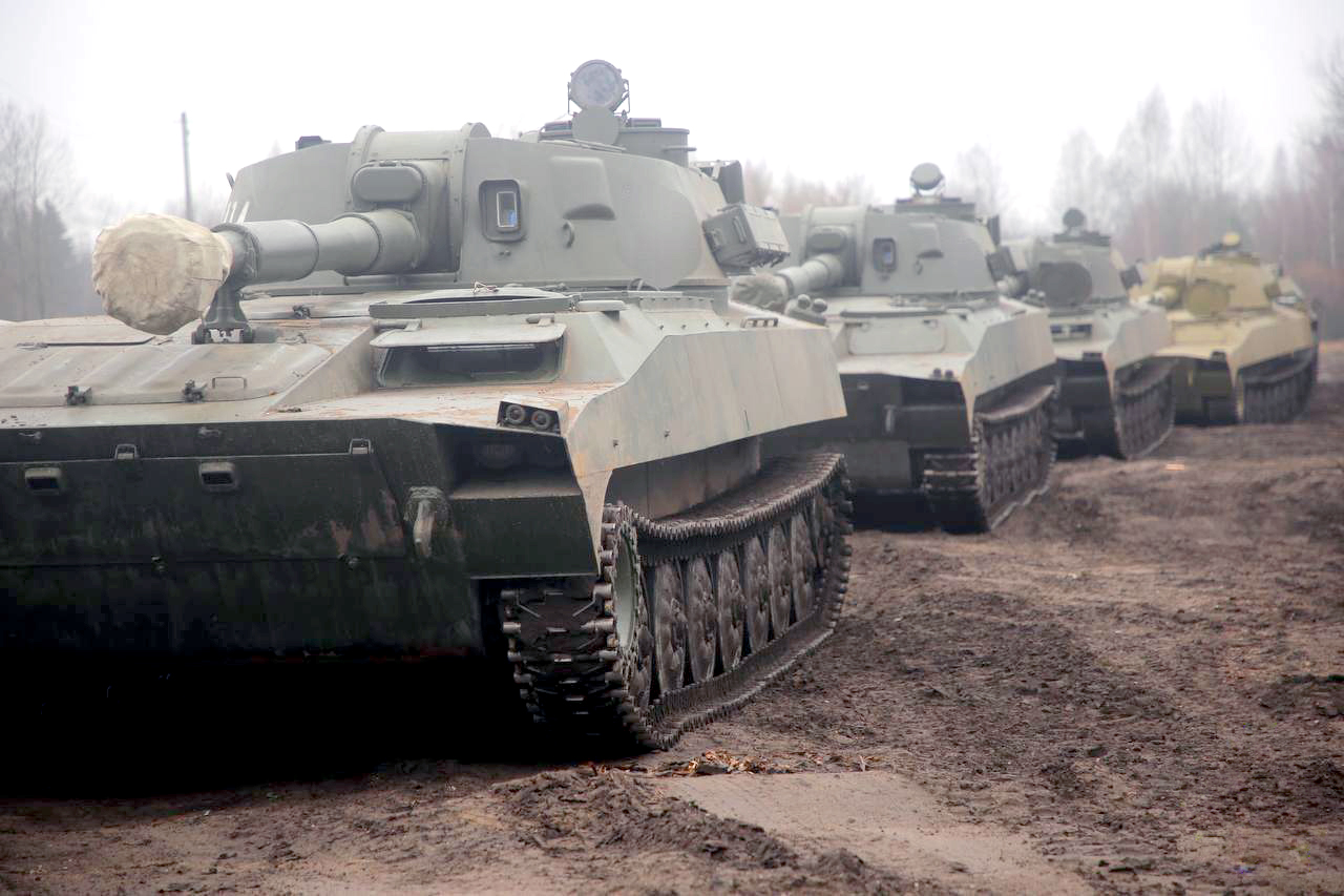 Снимок со станции Заслоново при погрузке воинской техники 19-й механизированной бригады, 4 из 4