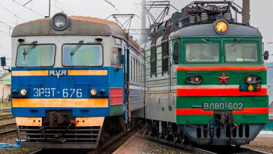 Электропоезд ЭР9Т-676 и электровоз ВЛ80С-602
