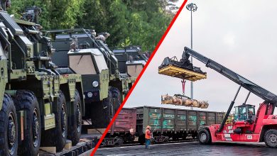 Коллаж: военная техника на платформах и погрузка груза краном-штабелёром в полувагон